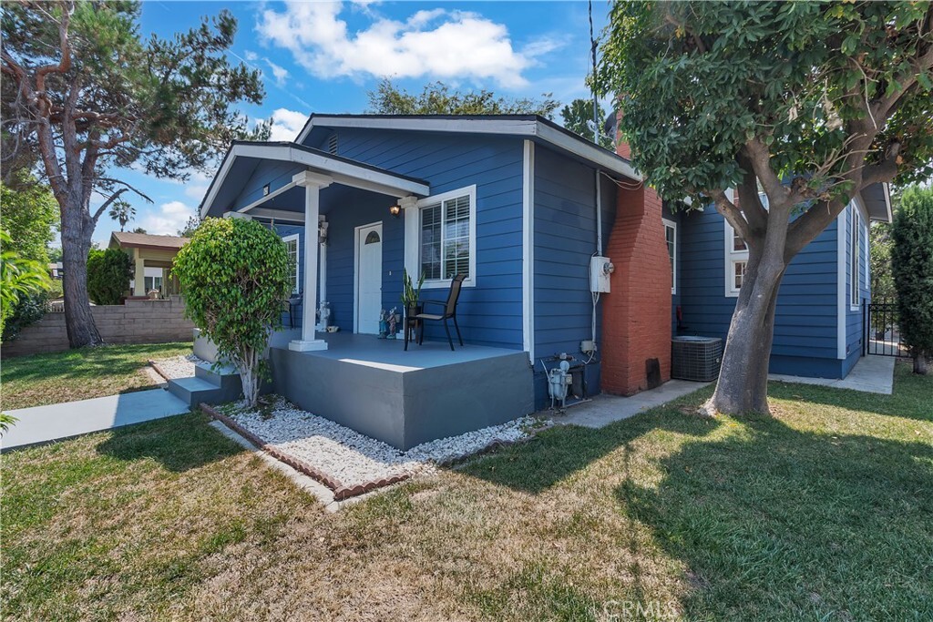 Property Photo: 829 N Avenue 53 CA 90042