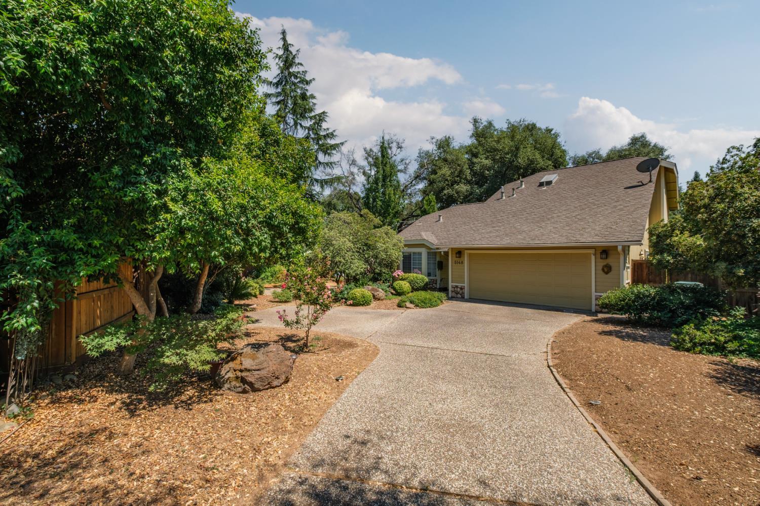 Property Photo: 5148 Walnut Place Lane CA 95608