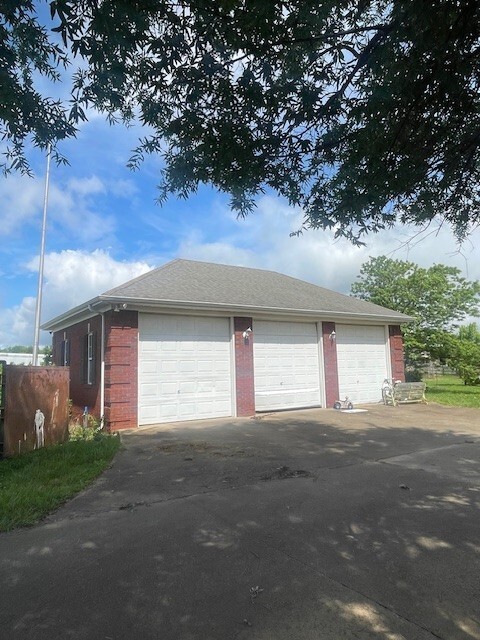 Property Photo: 33 Bishop Rd TN 38464