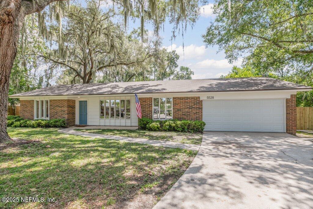 Property Photo:  5528 Bradford Court  FL 32073 