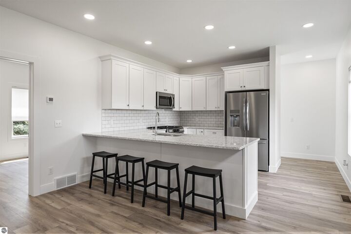 202 W Carpenter Street  Charlevoix MI 49720 photo