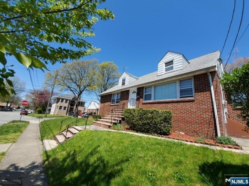 Property Photo:  18 Howard Avenue 2  NJ 07013 