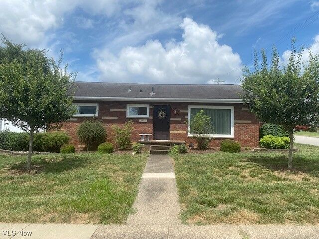 Property Photo:  2209 Lincoln Avenue  WV 26101