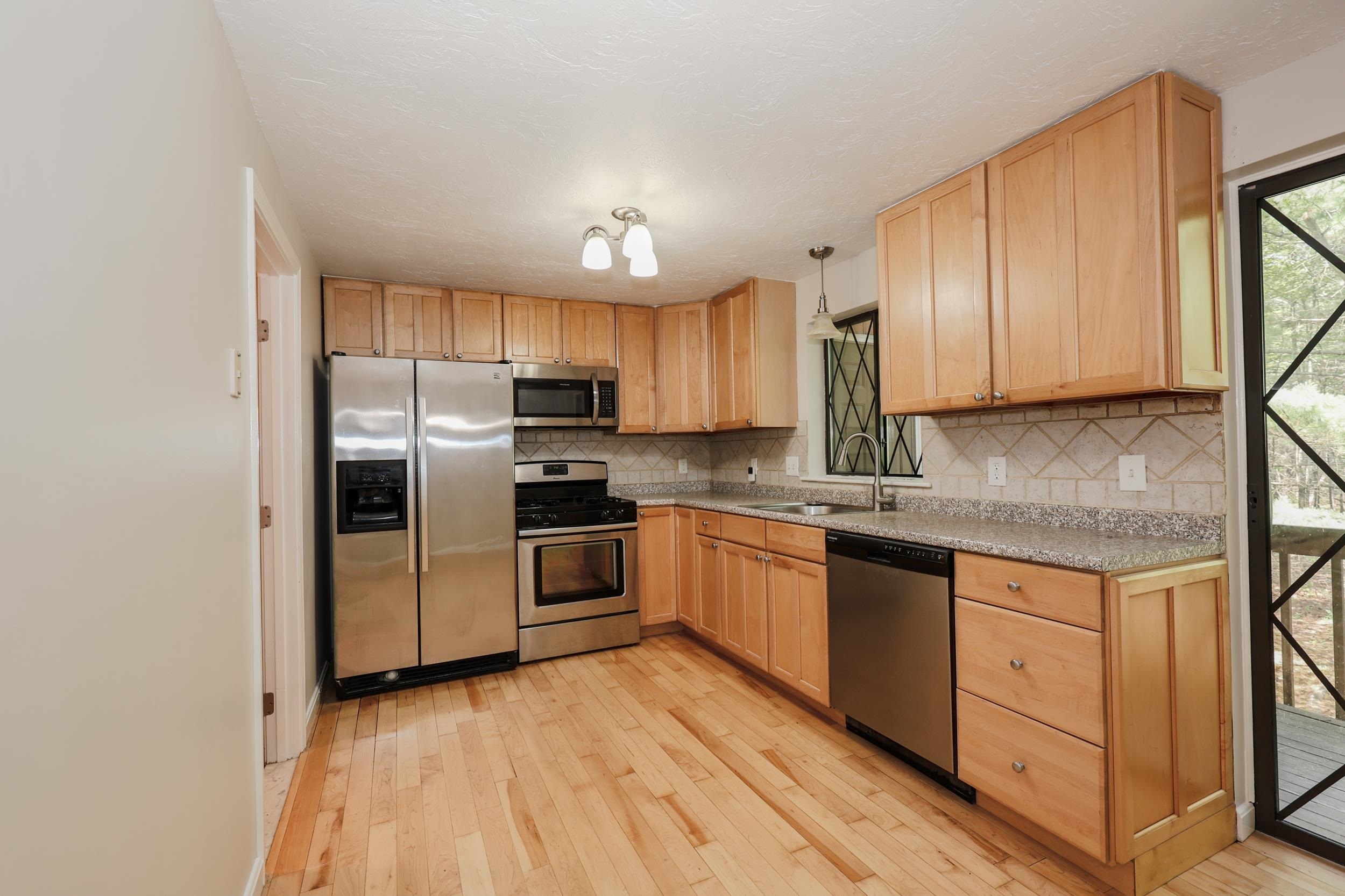 Property Photo: 28 Winrow Drive NH 03054