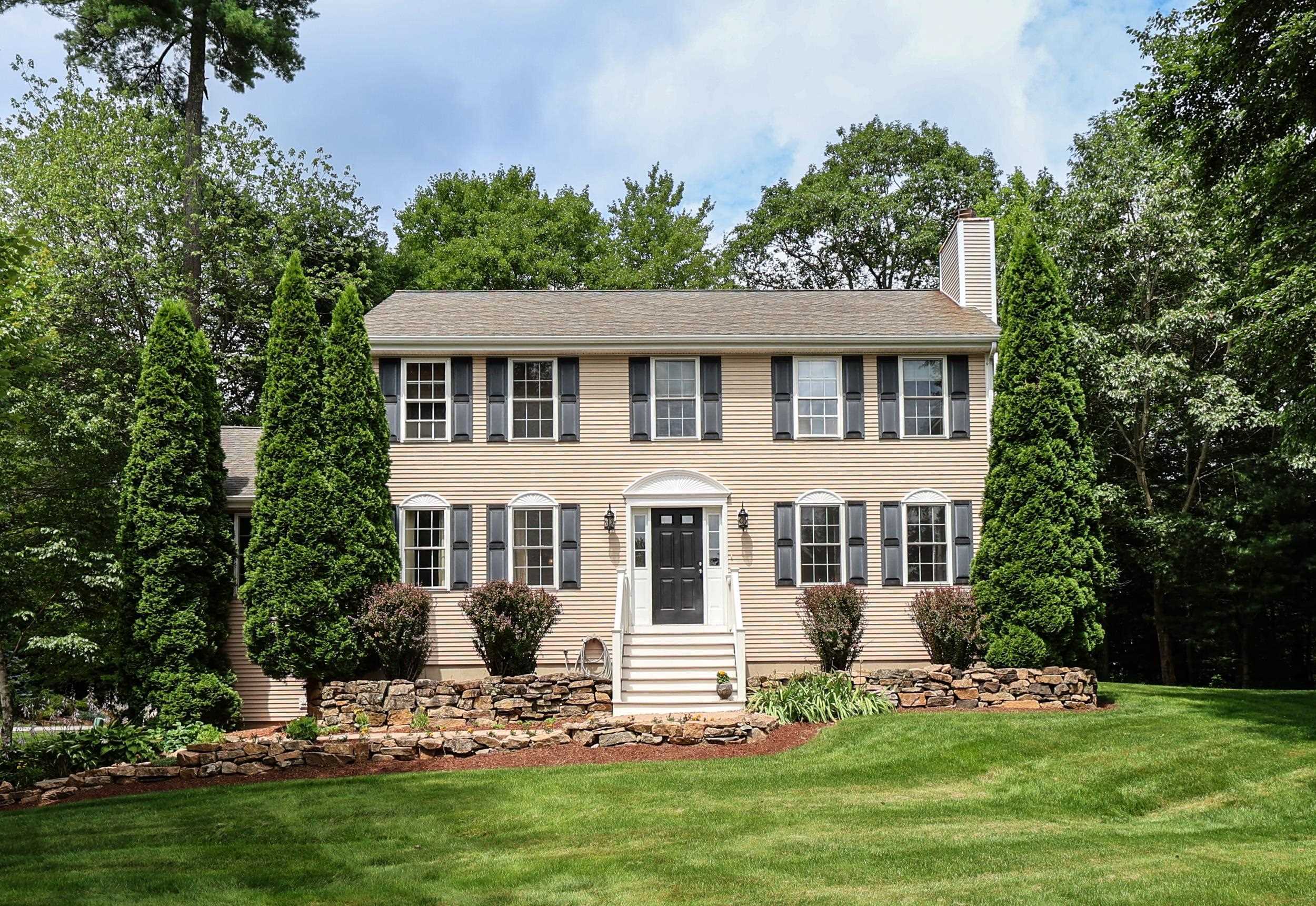 Property Photo: 4 Quarry Court NH 03032
