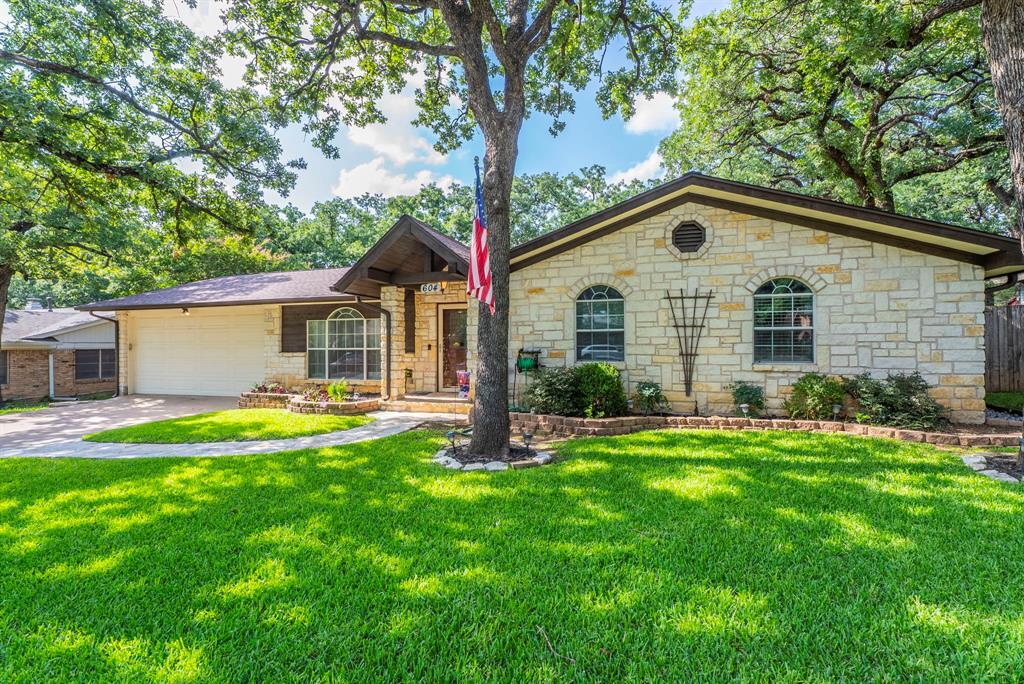 Property Photo: 604 Brookview Drive TX 76054
