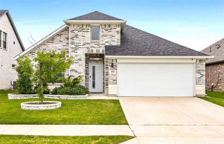 Property Photo: 108 Tioga Circle TX 75165