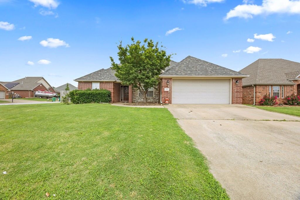 Property Photo:  1121 Coventry Lane  AR 72719 