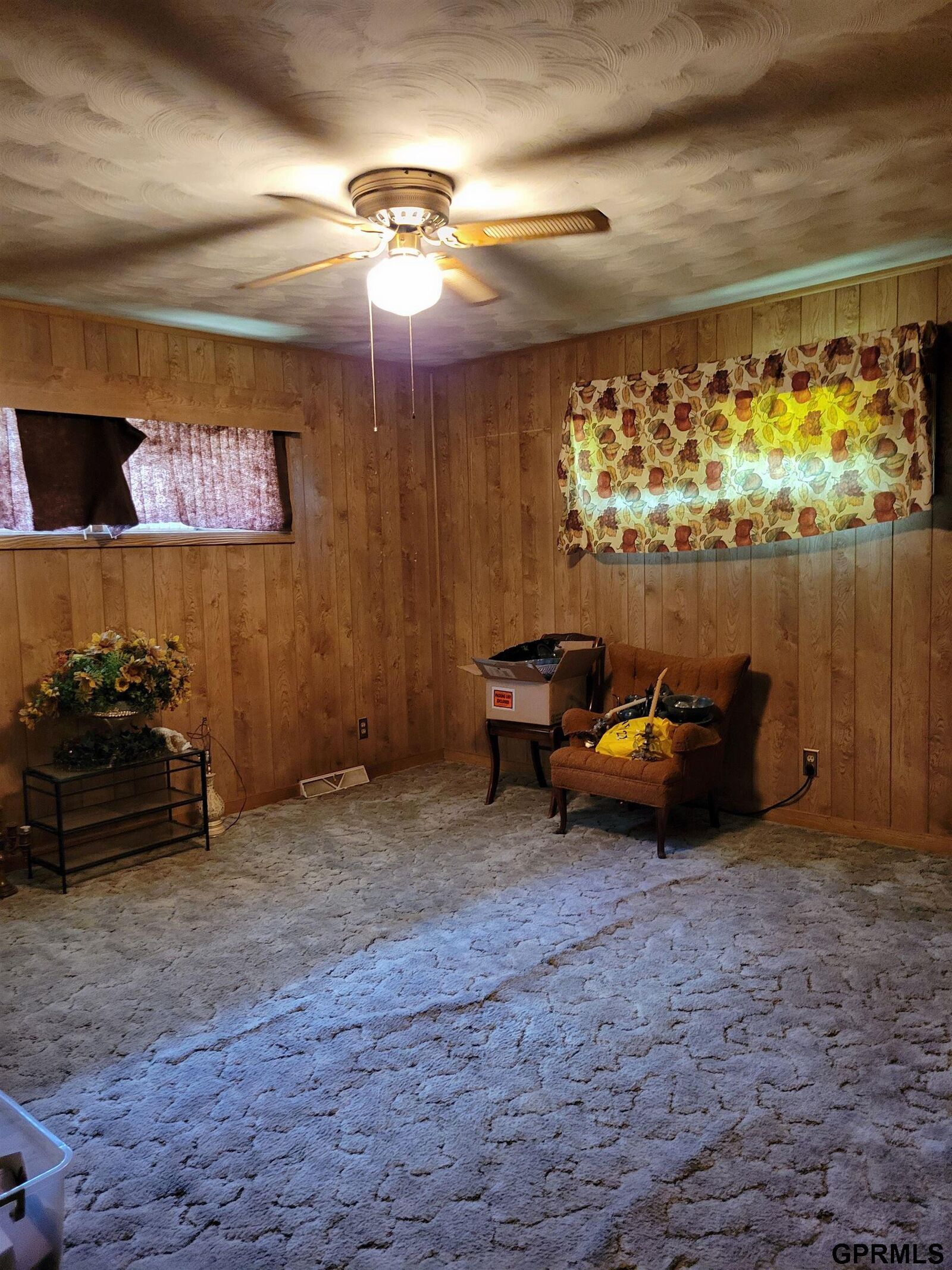 Property Photo: 19802 Fairview Road NE 68028