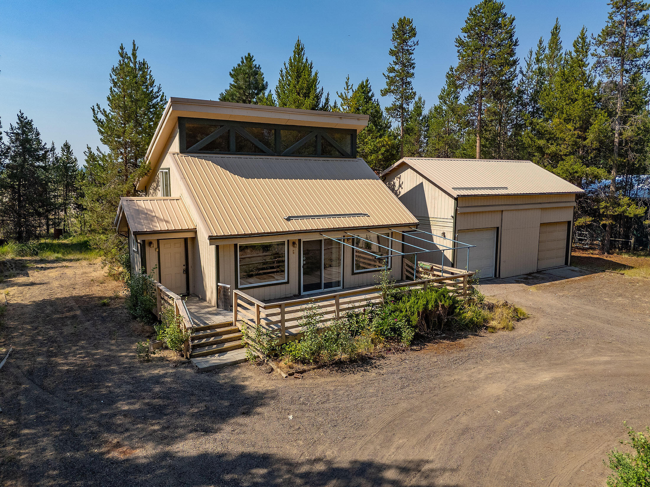 Property Photo: 16045 Davis Avenue OR 97739