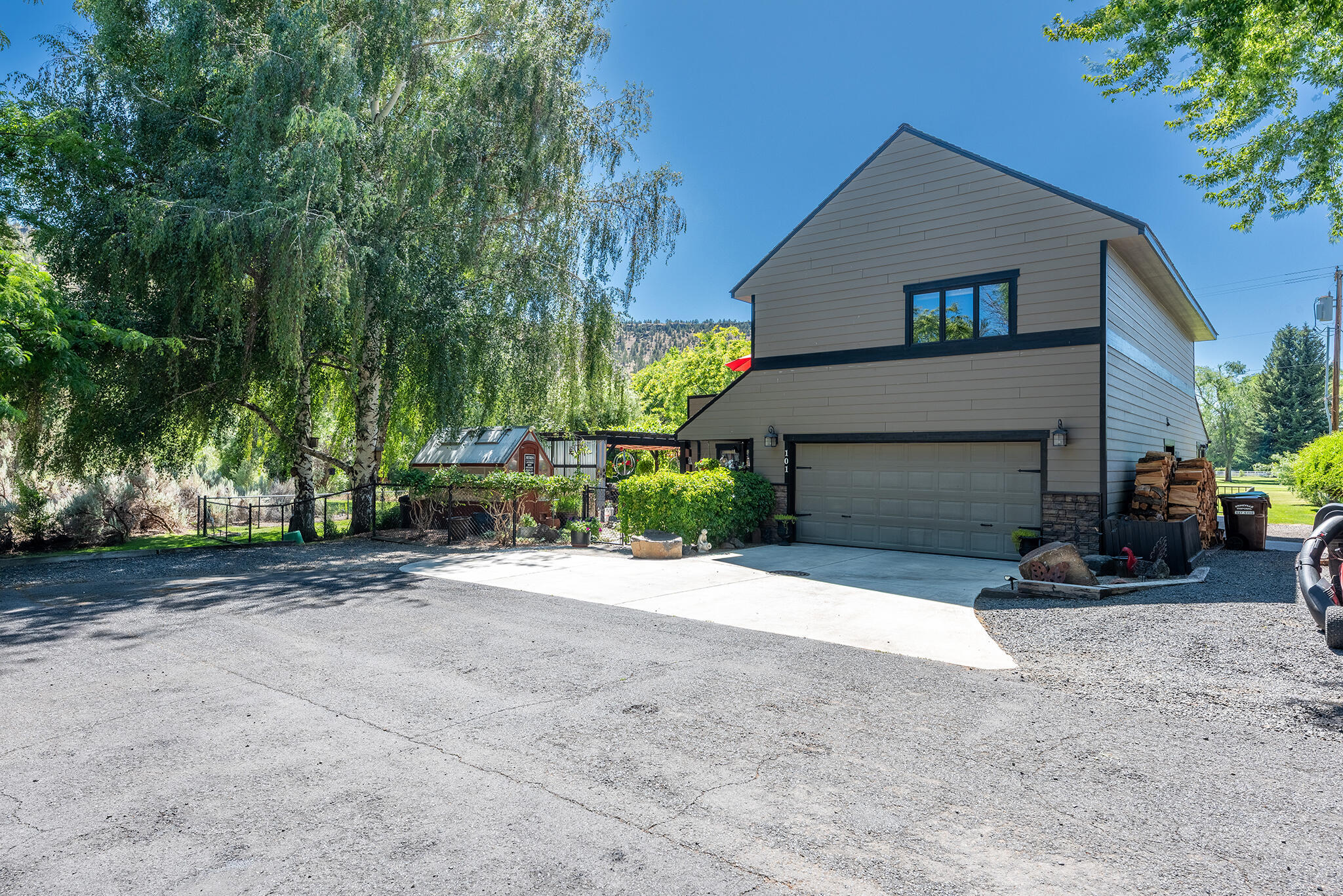 Property Photo: 101 NE Marmot Lane OR 97754