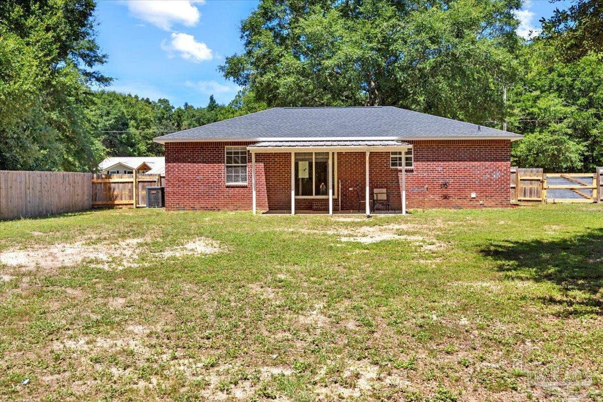 Property Photo: 6848 Fast Gun Ln FL 32570