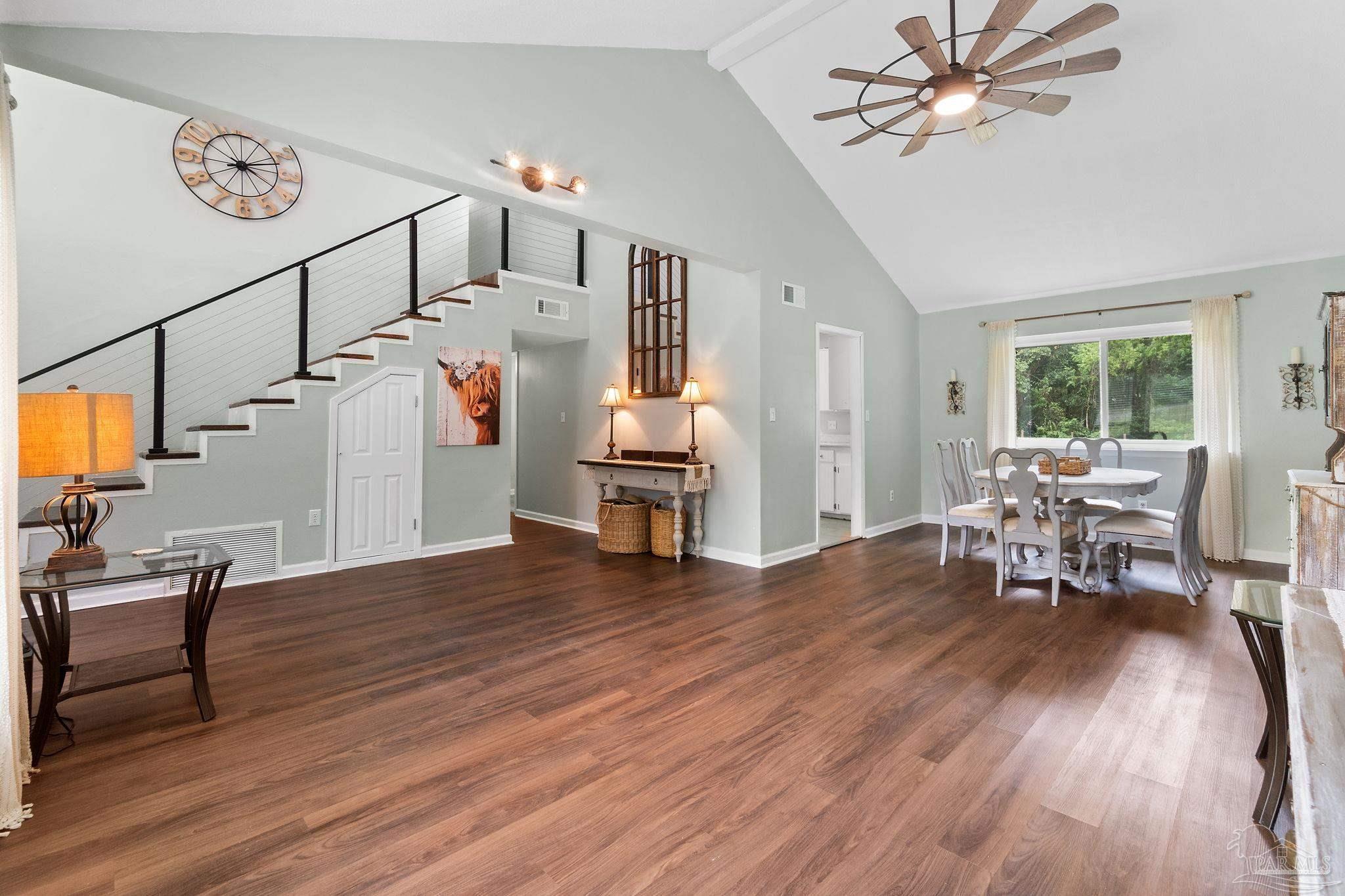 Property Photo: 5069 Guernsey Rd FL 32571