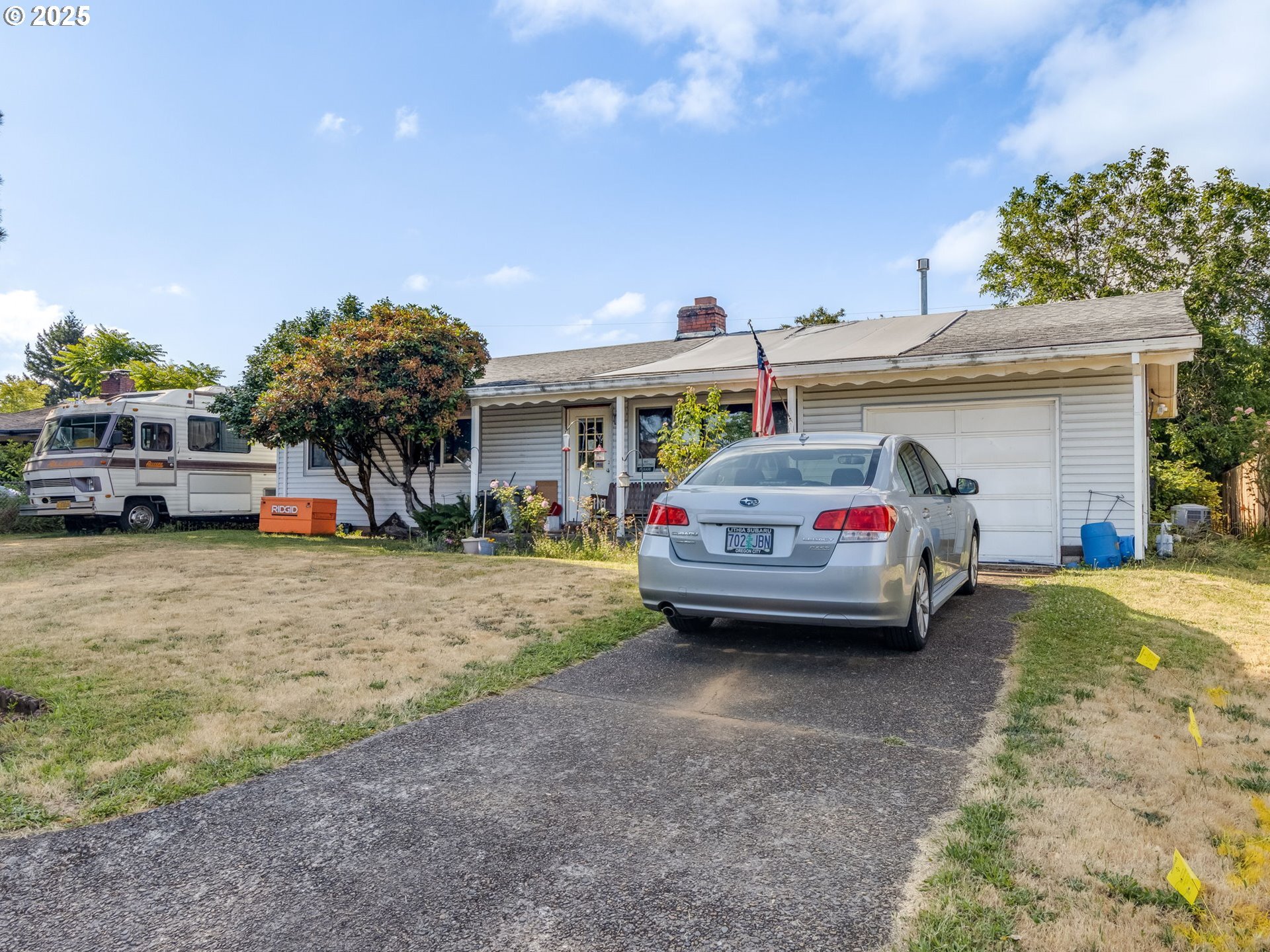 Property Photo: 18010 SE Stephens St OR 97233
