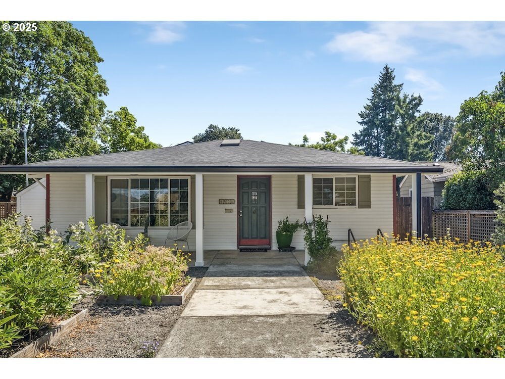 Property Photo: 4500 NE Emerson St OR 97218
