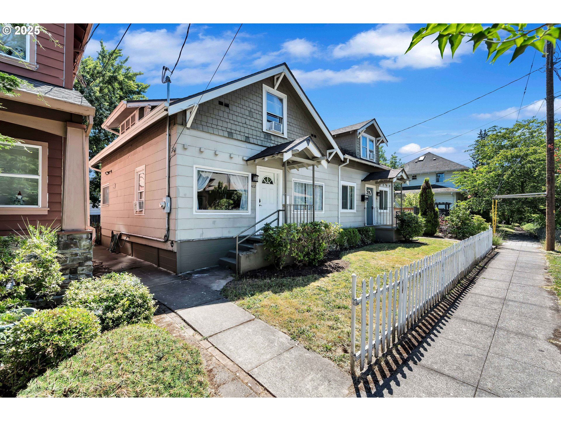Property Photo:  402 SE 75th Ave  OR 97215 