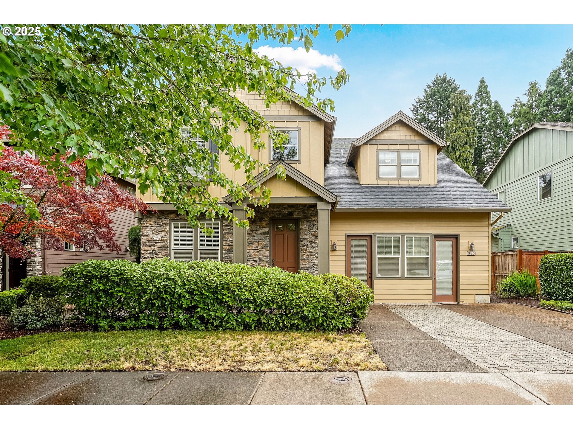 Property Photo: 885 North Pointe Dr OR 97321