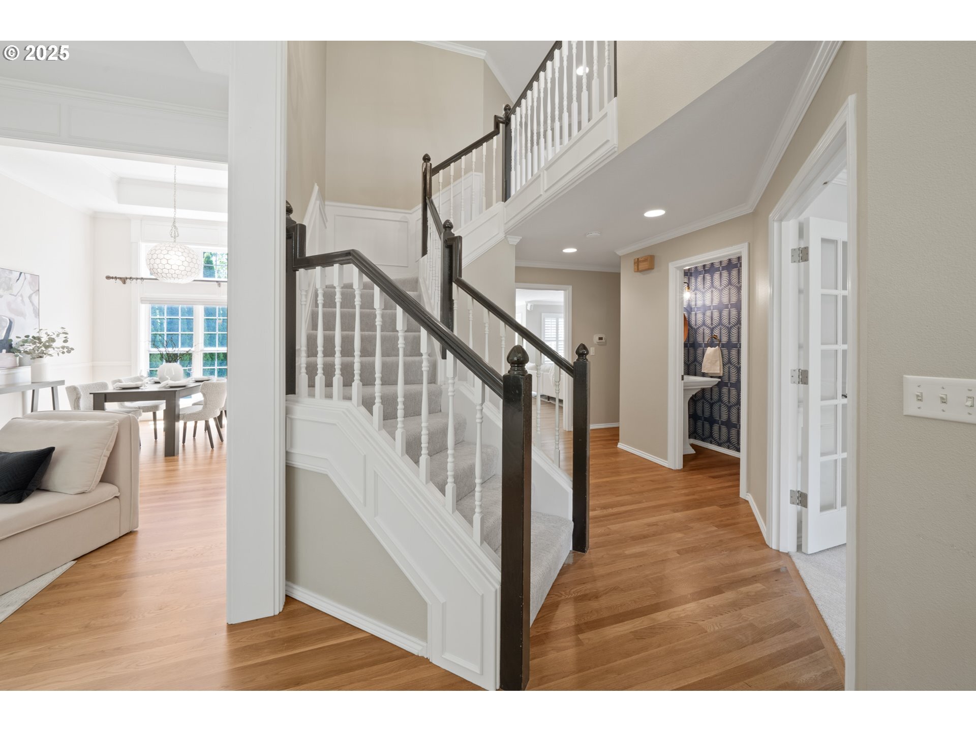 Property Photo: 5790 Ridgetop Ct OR 97035