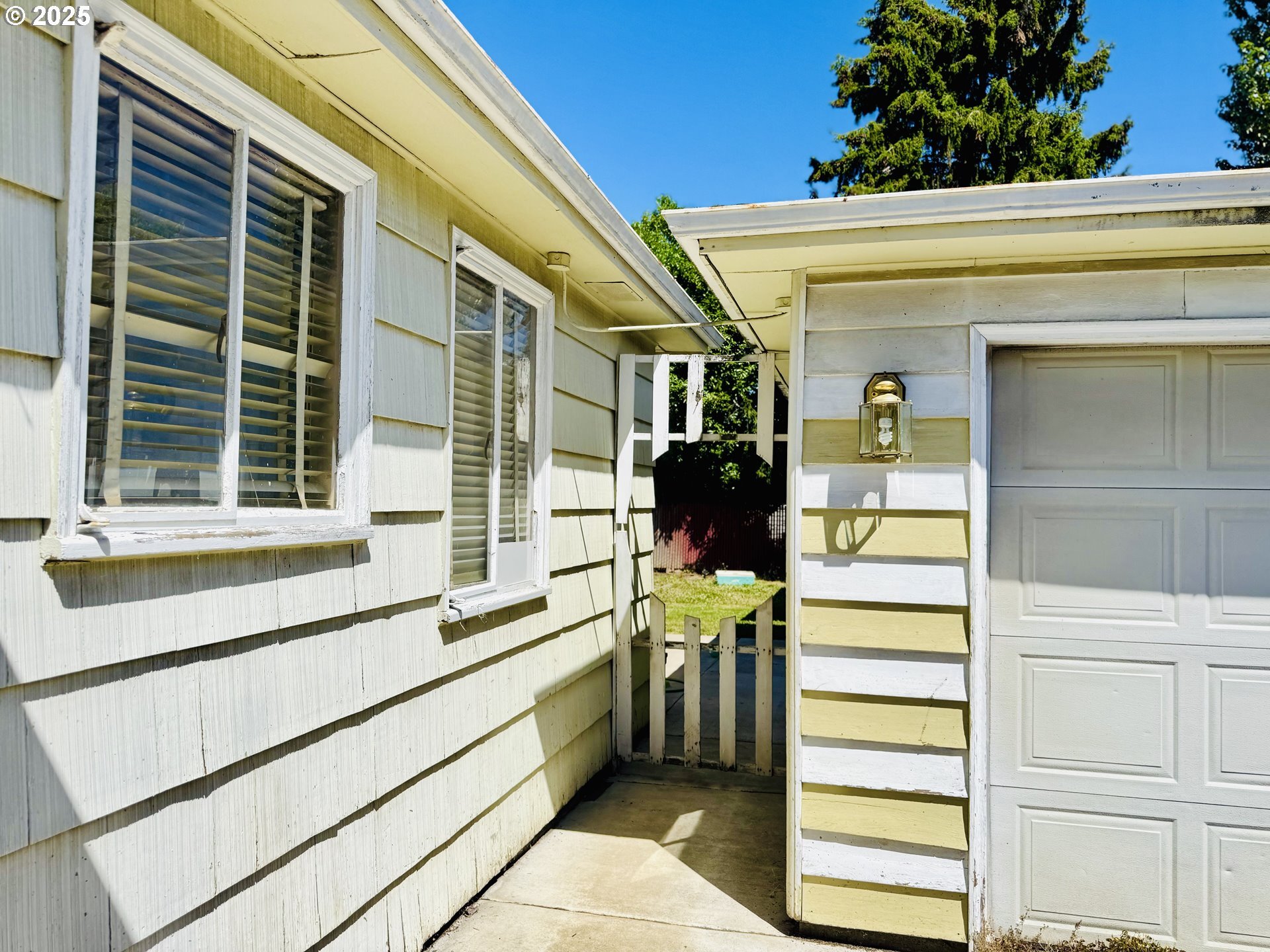 Property Photo: 4920 NE 72nd Ave OR 97218