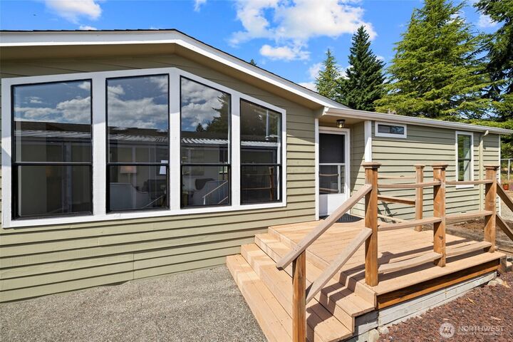 Property Photo: 1427 100th Street SW 27 WA 98204