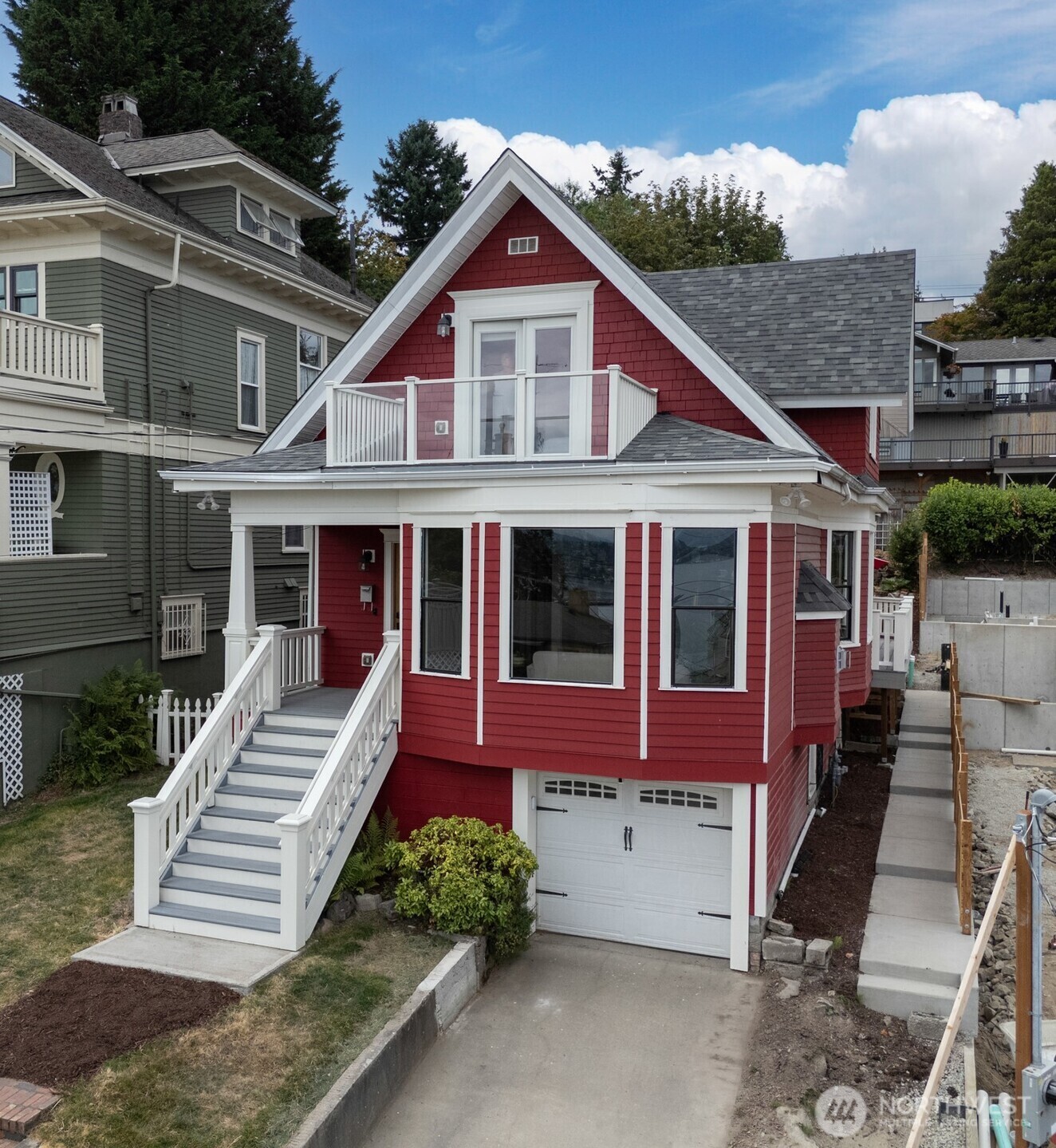 Property Photo: 911 32nd Avenue S WA 98114