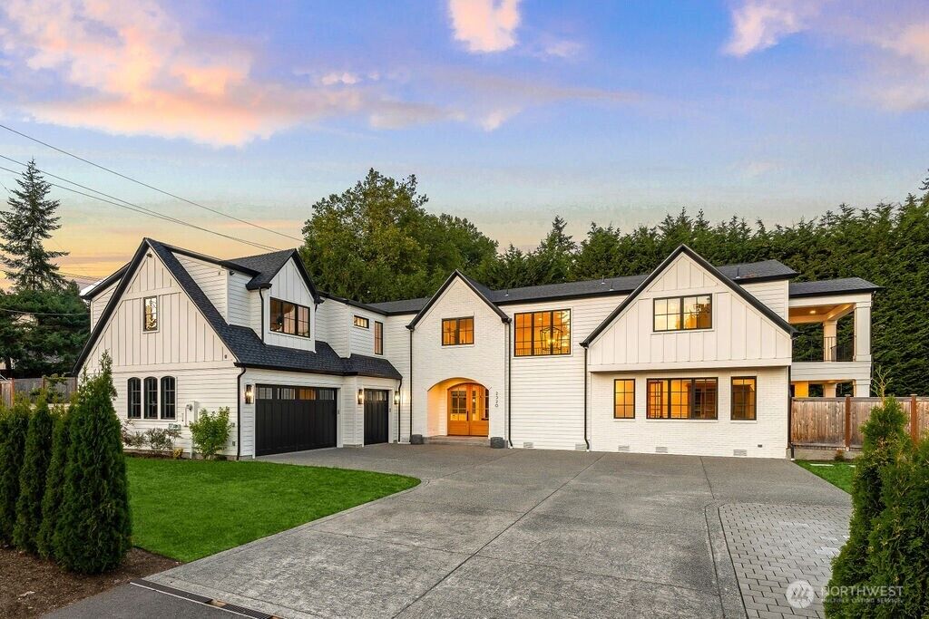 Property Photo:  2320  85th Place NE  WA 98004 