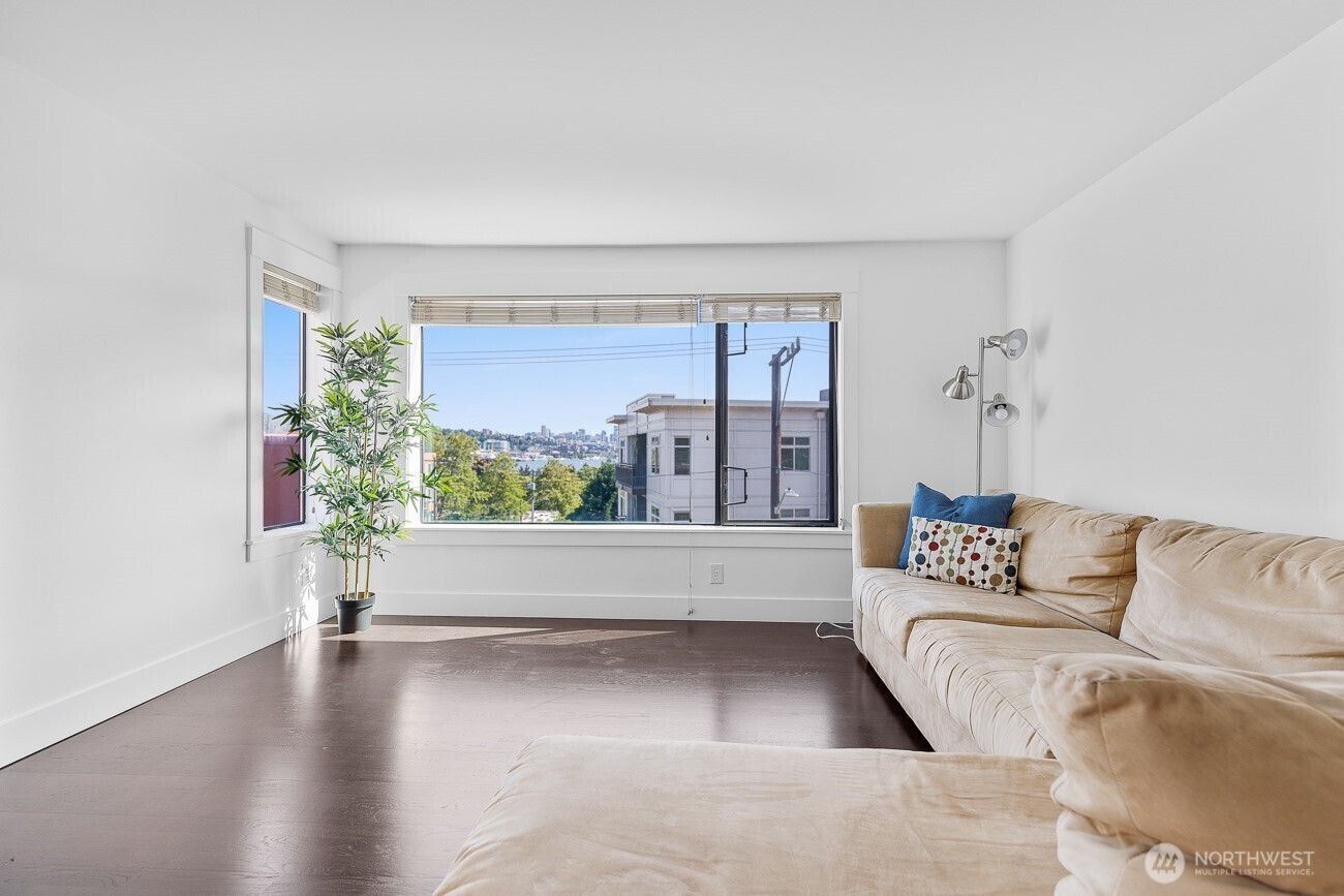 Property Photo: 3401 Wallingford Avenue N 402 WA 98103