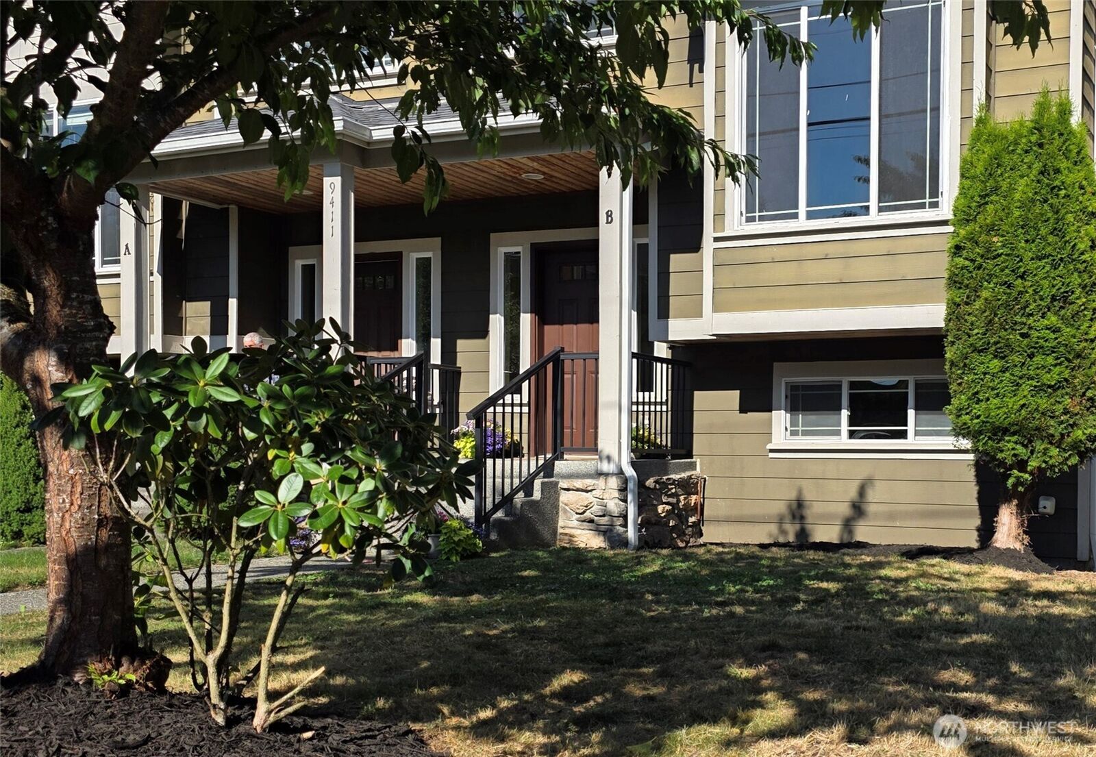 Property Photo:  9411  18th Avenue W B  WA 98204 