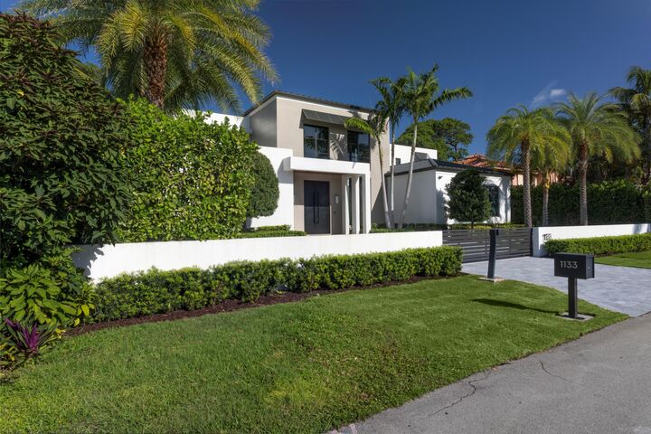Property Photo:  1133 Cocoanut Road  FL 33432 