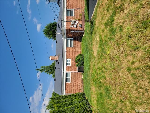 Property Photo:  18560 Valade Street  MI 48193 