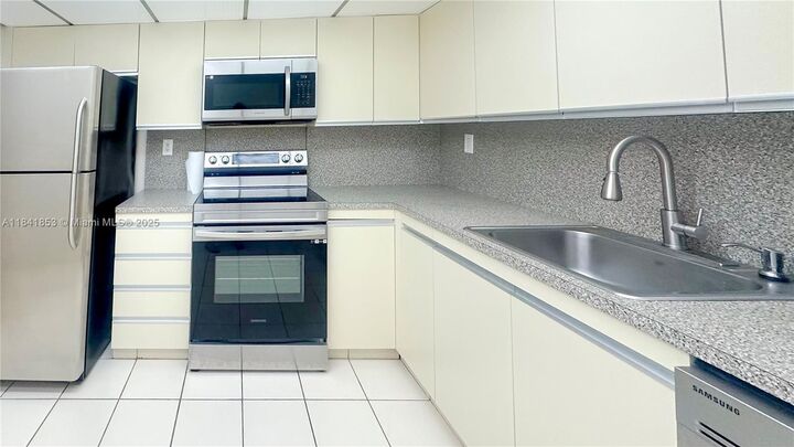 Property Photo:  18151 NE 31st Ct 1603  FL 33160 