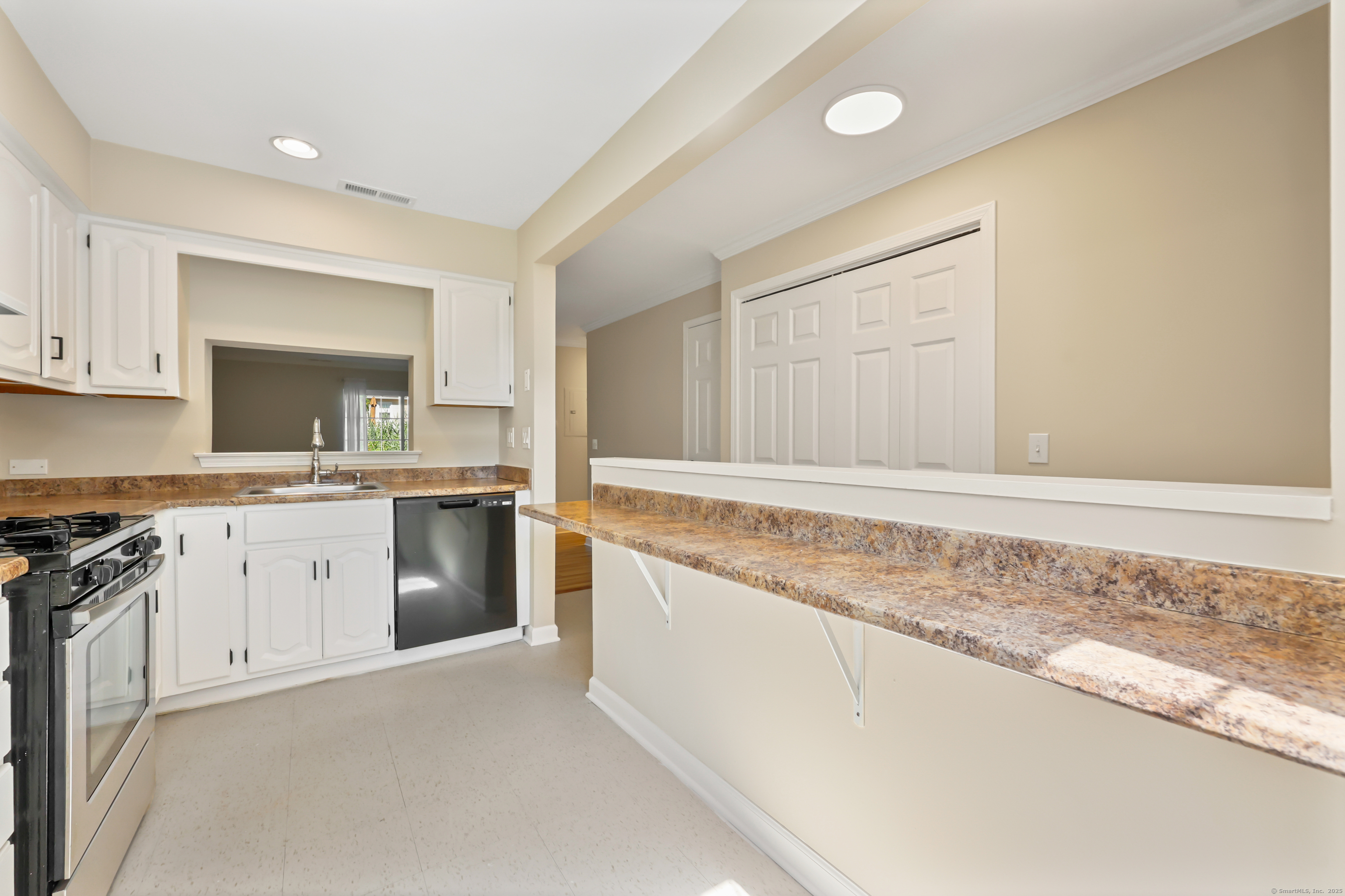 Property Photo:  20 Janet Circle I  CT 06606 