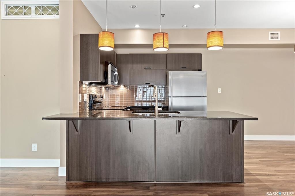 Property Photo:  721 8th Street E 103  SK S7H 0R4 
