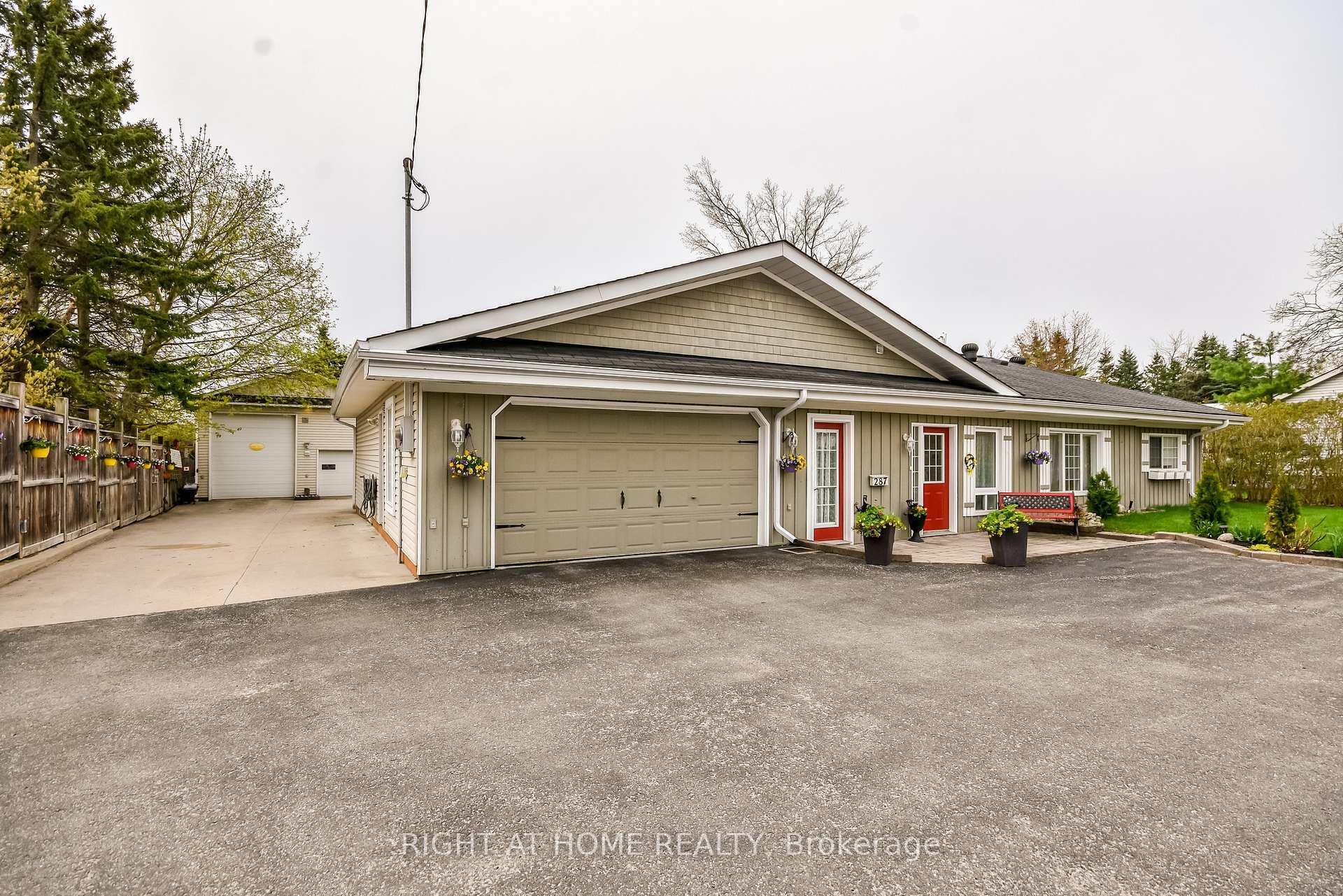 Property Photo: 287 Edgehill Drive ON L4N 9X5