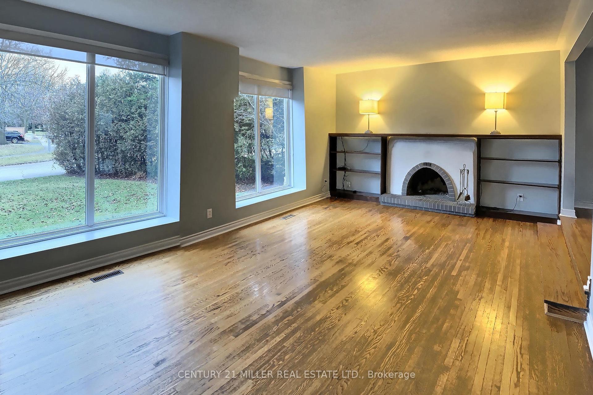 Property Photo: 163 Castle Crescent ON L6J 5H4