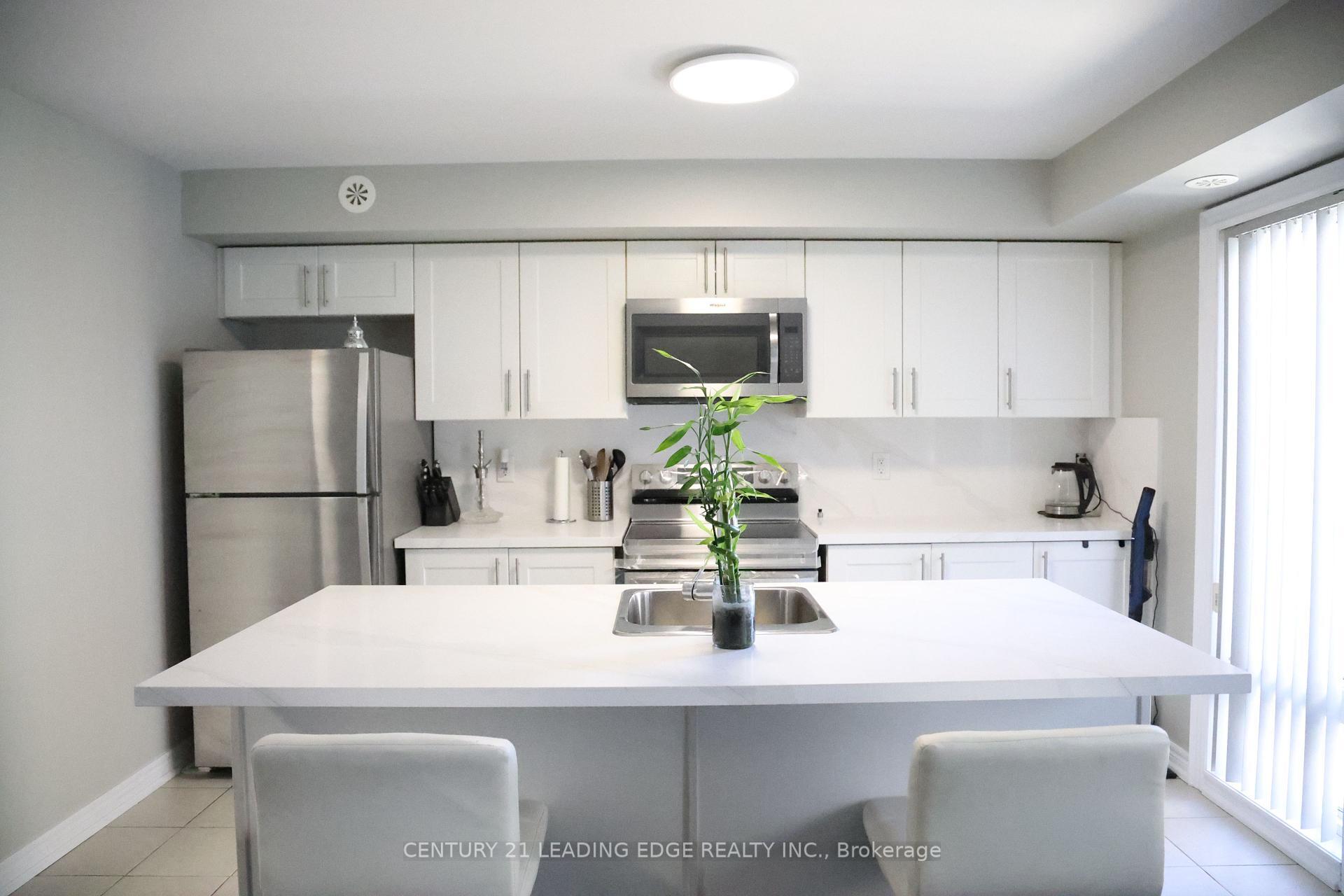 Property Photo: 2 Dunsheath Way 132 ON L6B 1N3
