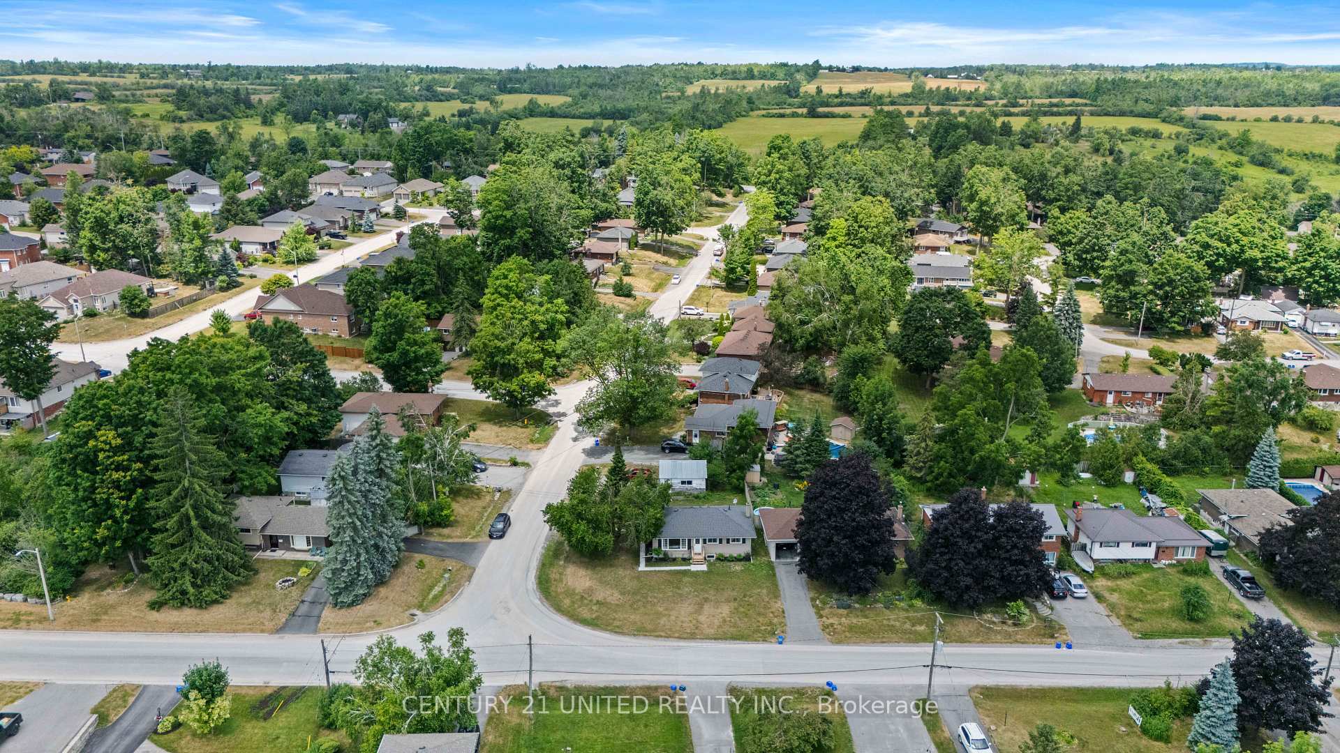 Photo de la propriété:  300 Lindan Avenue  ON K9L 1K6 