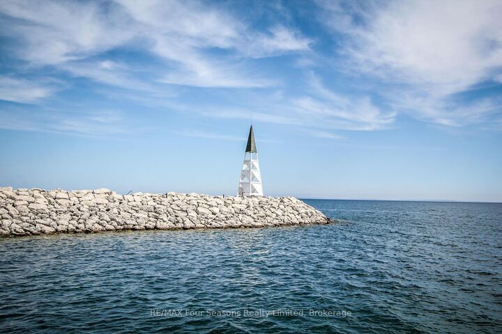 Photo de la propriété:  919 Cedar Pointe Court  ON L9Y 5C7 