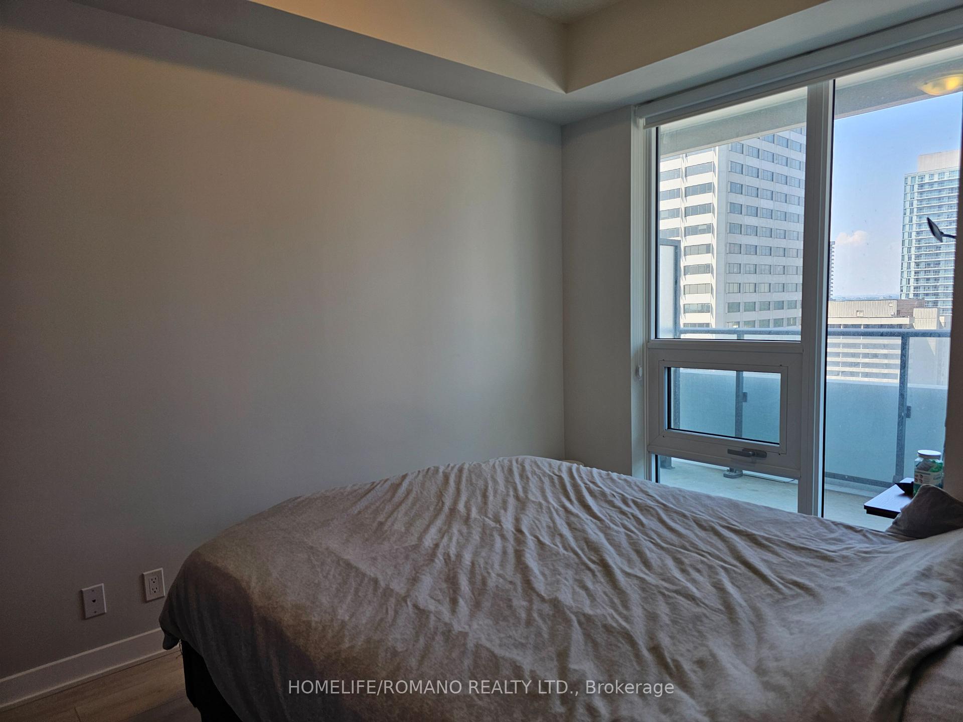 Property Photo: 2221 Yonge Street 1901 ON M4S 0B8