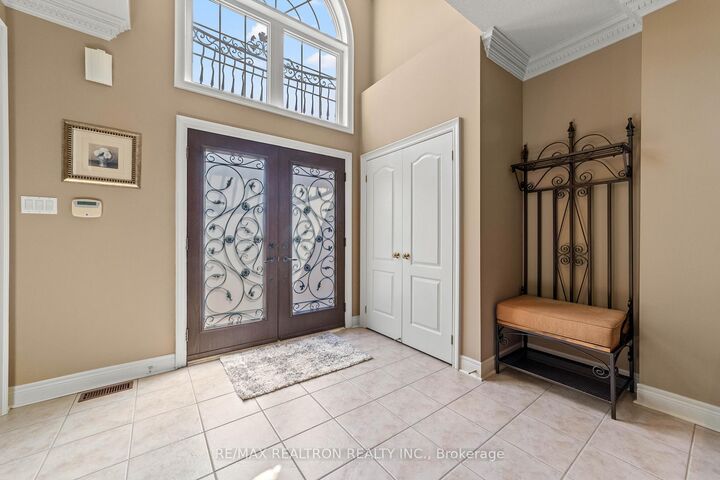 Photo de la propriété:  86 Novaview Crescent  ON L4L 9L7 