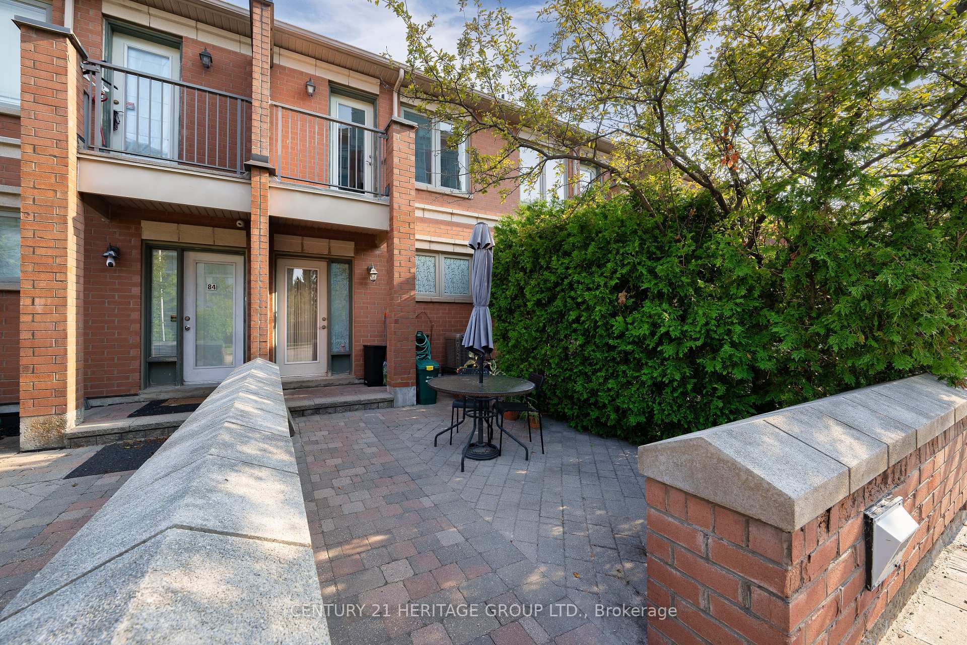 Property Photo:  82 Suncrest Boulevard  ON L3T 7Y1 