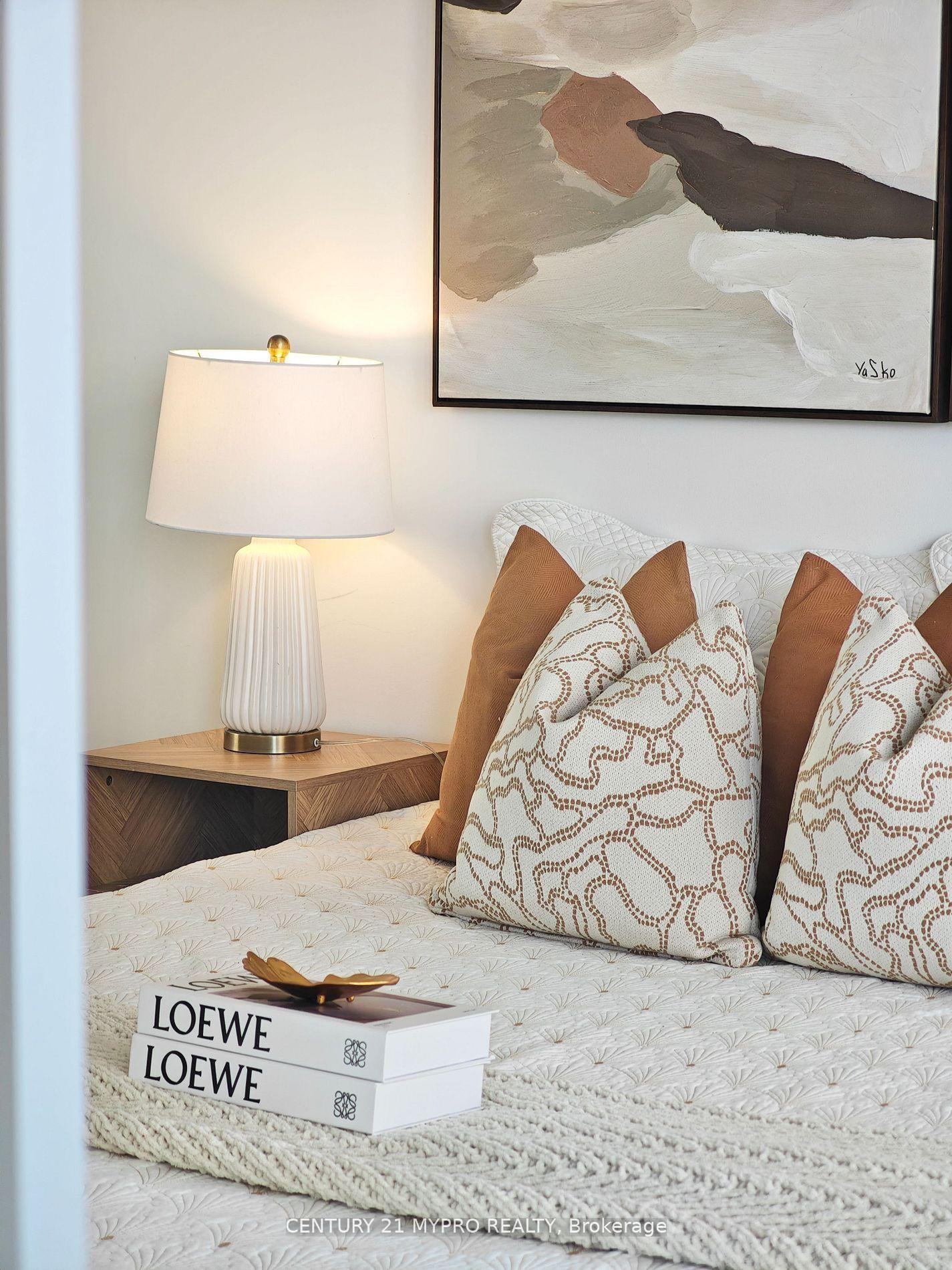 Property Photo: 15 Grenville Street 1007 ON M4Y 0B9