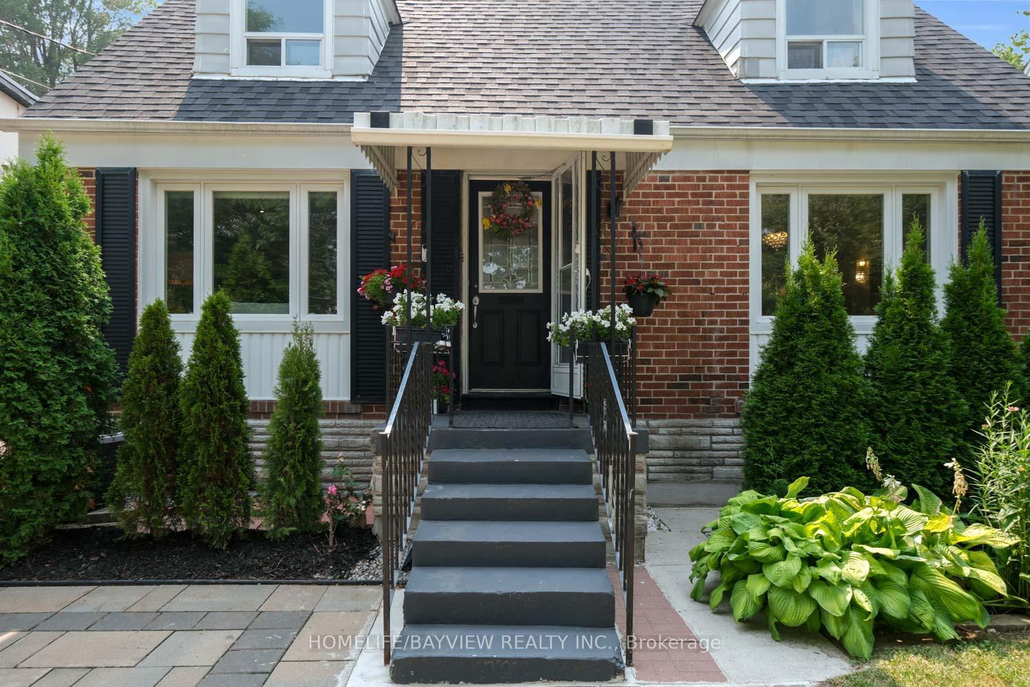 Property Photo:  320 Senlac Road E 320  ON M2R 1R1 