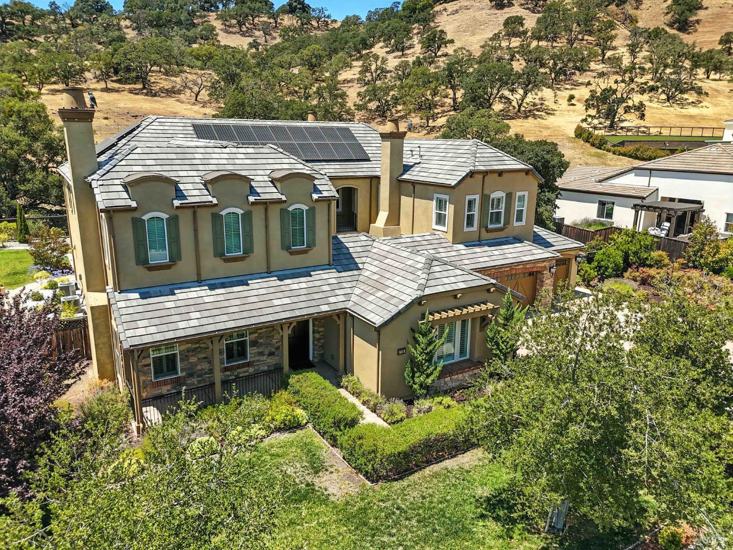 Property Photo: 715 Bridle Ridge Drive CA 94534