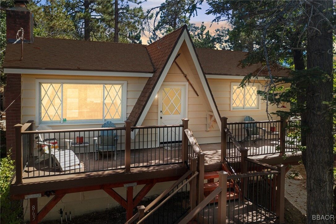 Property Photo:  865 Villa Grove Avenue  CA 92315 