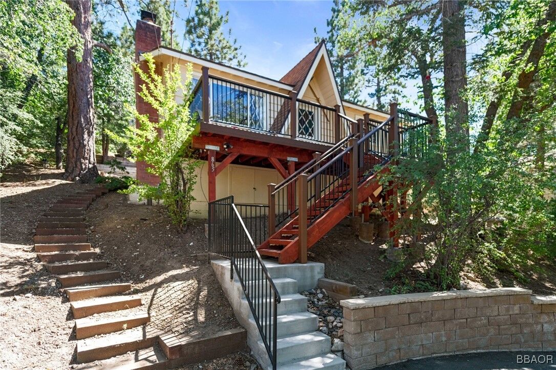 Property Photo: 865 Villa Grove Avenue CA 92315