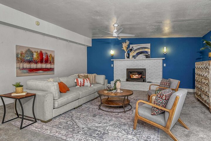 Property Photo:  916 E McKinley St  ID 83712 