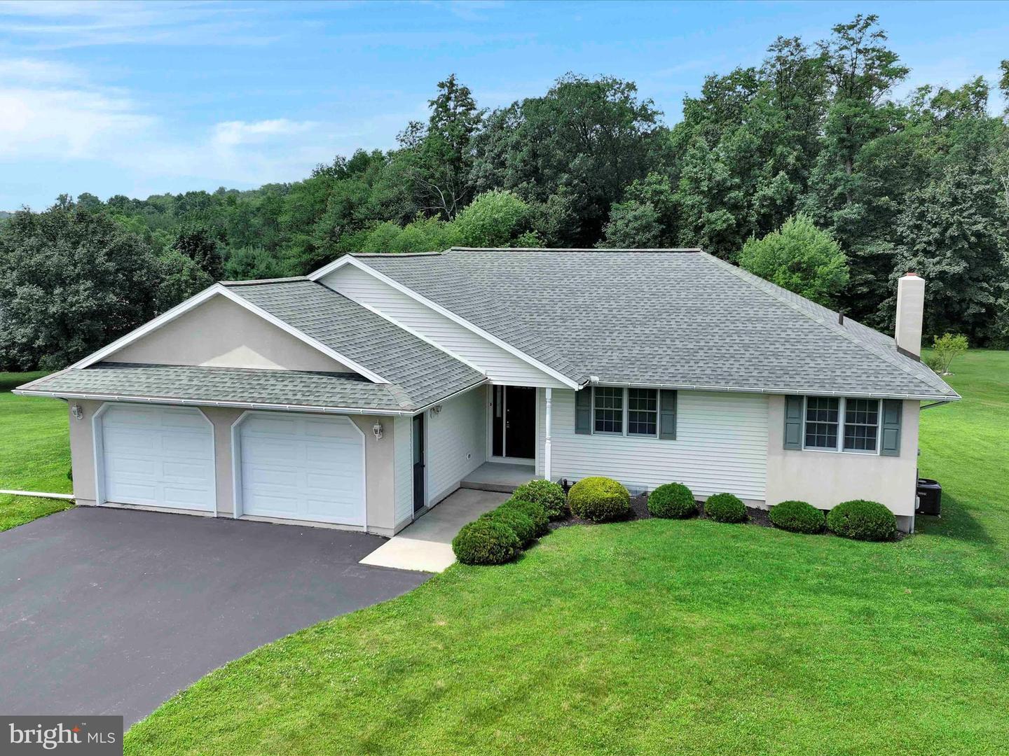 Property Photo:  2 Highland Hills Drive  PA 19522 