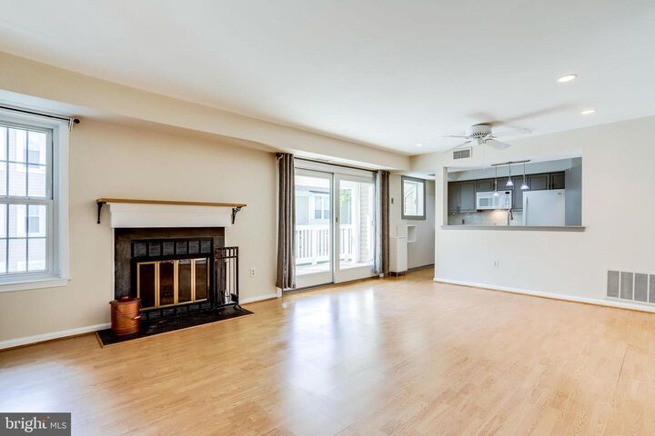 2429 S Walter Reed Drive  Arlington VA 22206 photo