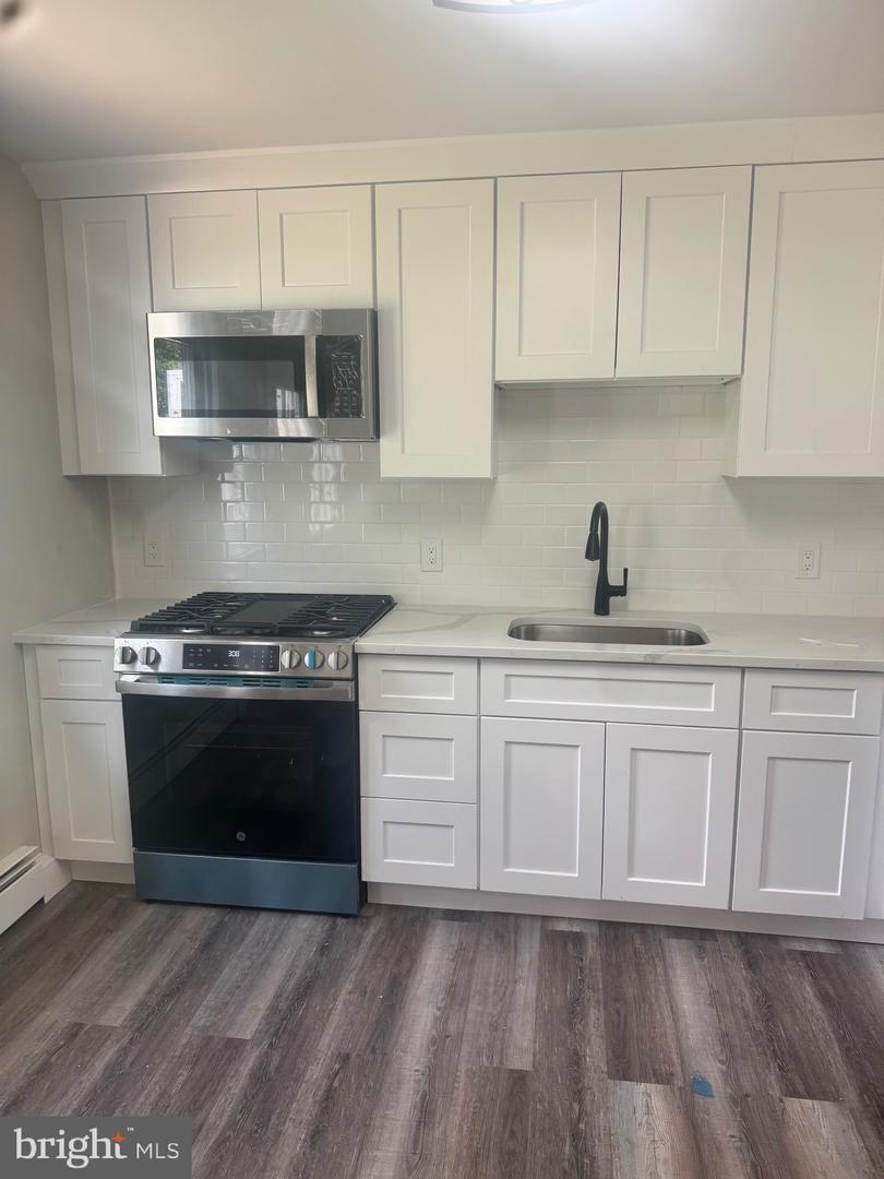 Property Photo:  6 Dixfield Avenue  NJ 08618 